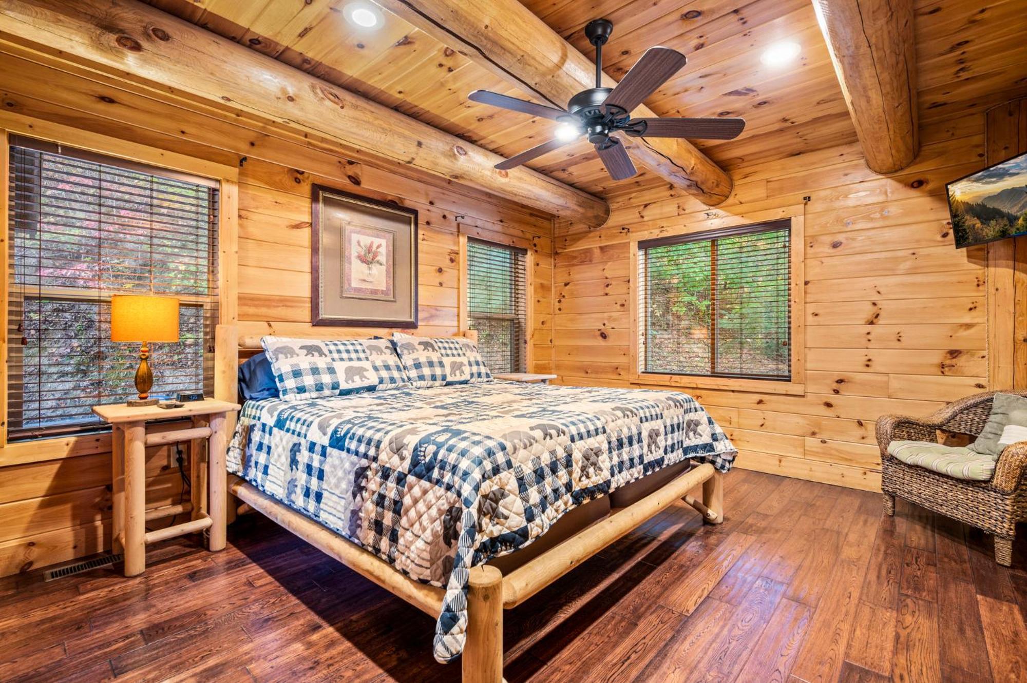 Relaxation Retreat - Pickleball Cabin - Wi-Fi, Fire Pit With Bar, Ev, Game Room, Hot Tub, Pool Access - Mins To Pf Sevierville Zewnętrze zdjęcie