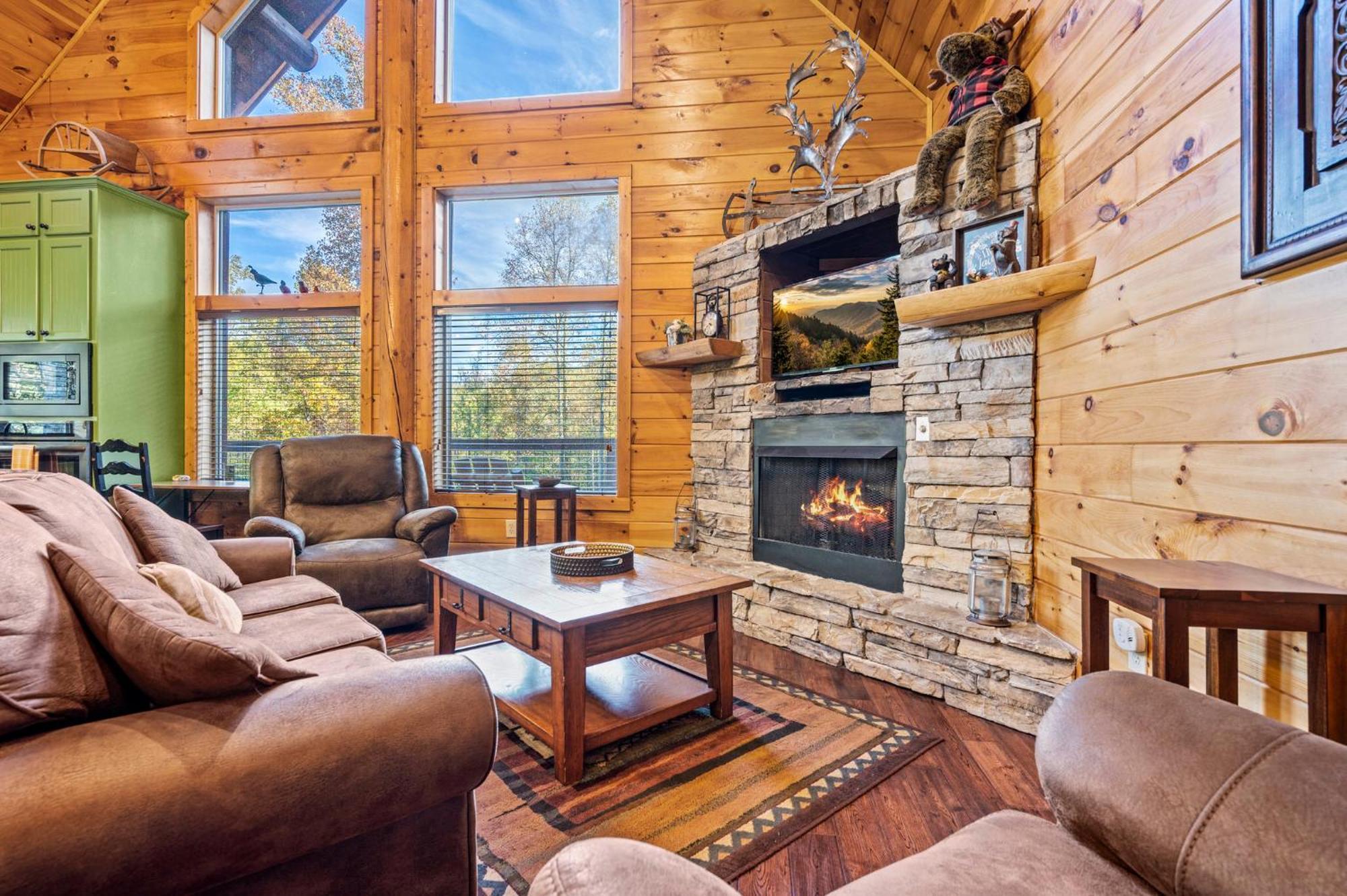 Relaxation Retreat - Pickleball Cabin - Wi-Fi, Fire Pit With Bar, Ev, Game Room, Hot Tub, Pool Access - Mins To Pf Sevierville Zewnętrze zdjęcie