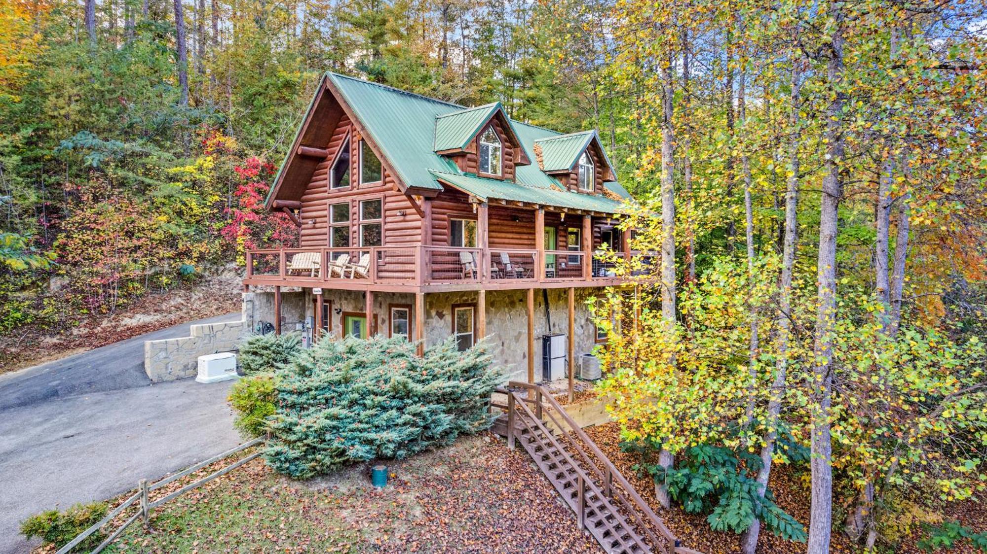 Relaxation Retreat - Pickleball Cabin - Wi-Fi, Fire Pit With Bar, Ev, Game Room, Hot Tub, Pool Access - Mins To Pf Sevierville Zewnętrze zdjęcie