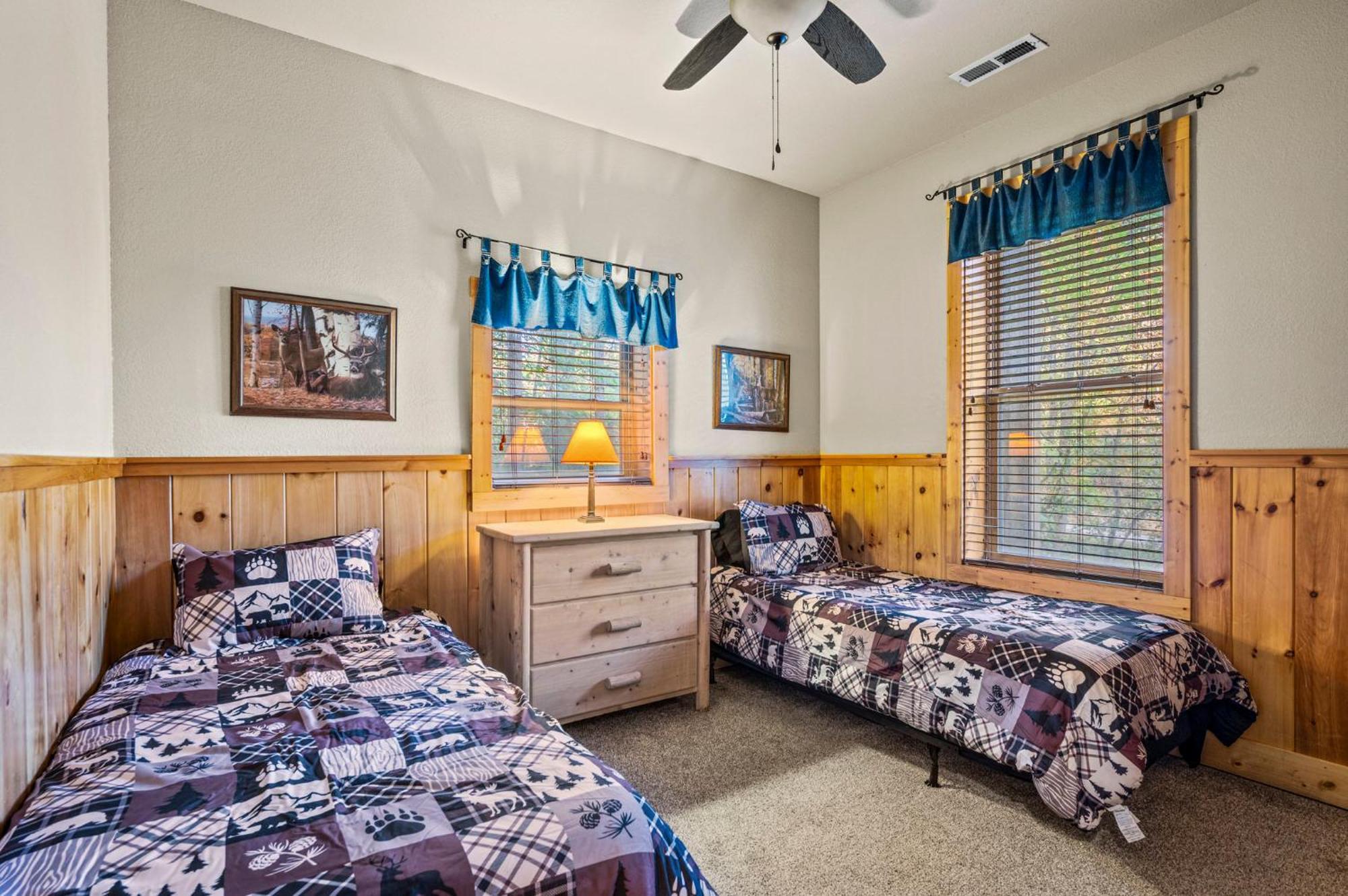 Relaxation Retreat - Pickleball Cabin - Wi-Fi, Fire Pit With Bar, Ev, Game Room, Hot Tub, Pool Access - Mins To Pf Sevierville Zewnętrze zdjęcie