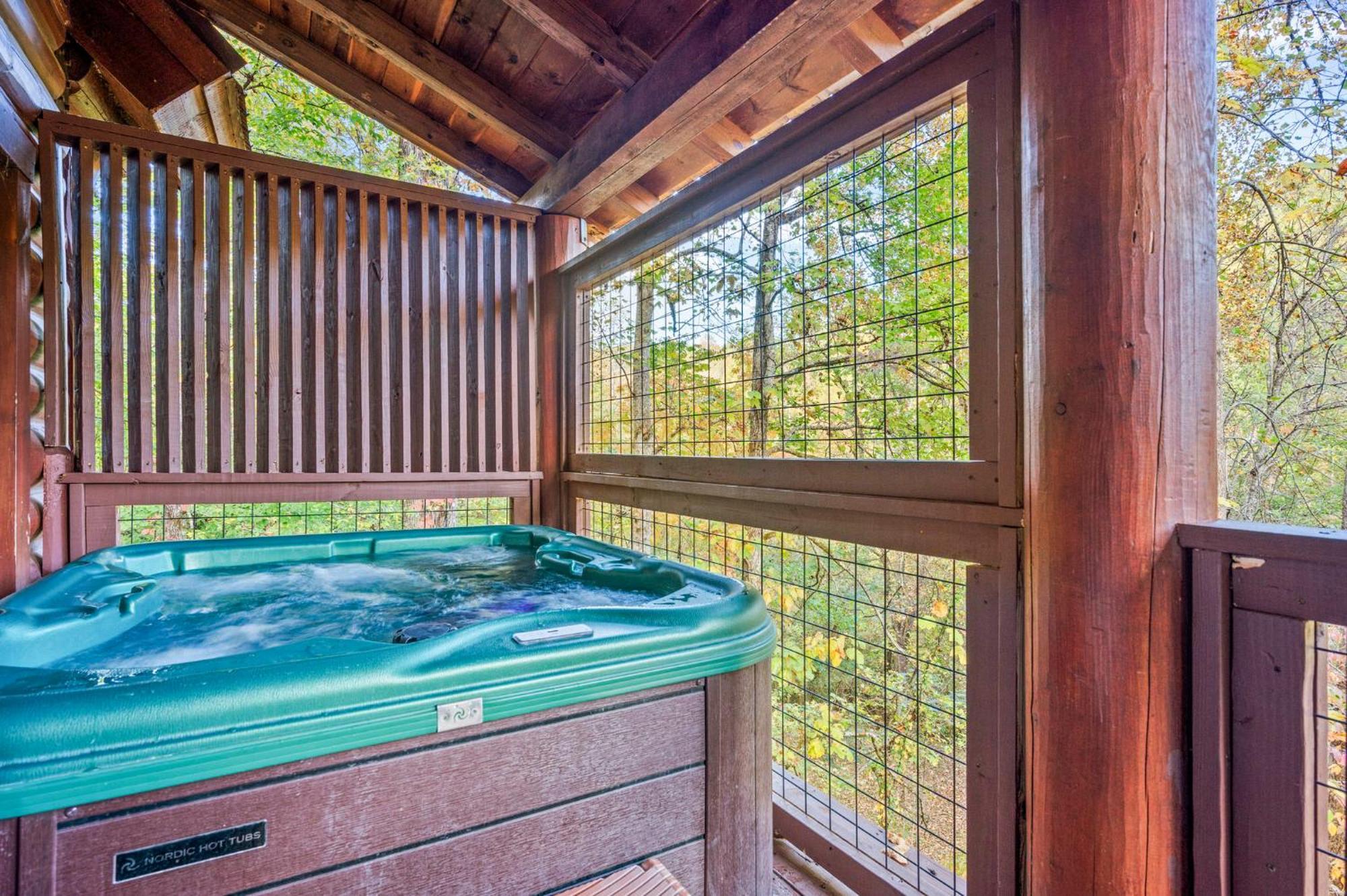 Relaxation Retreat - Pickleball Cabin - Wi-Fi, Fire Pit With Bar, Ev, Game Room, Hot Tub, Pool Access - Mins To Pf Sevierville Zewnętrze zdjęcie