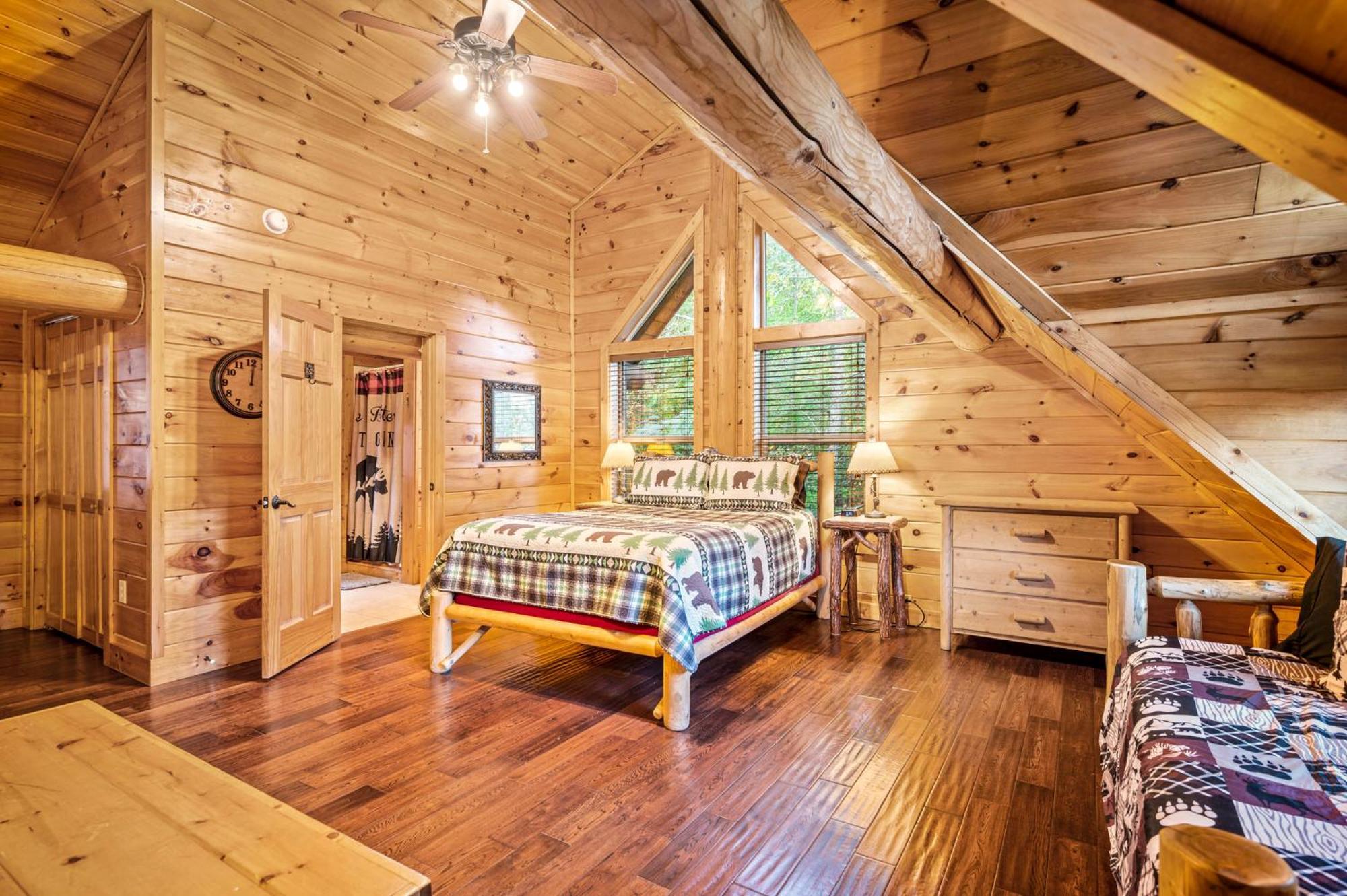 Relaxation Retreat - Pickleball Cabin - Wi-Fi, Fire Pit With Bar, Ev, Game Room, Hot Tub, Pool Access - Mins To Pf Sevierville Zewnętrze zdjęcie