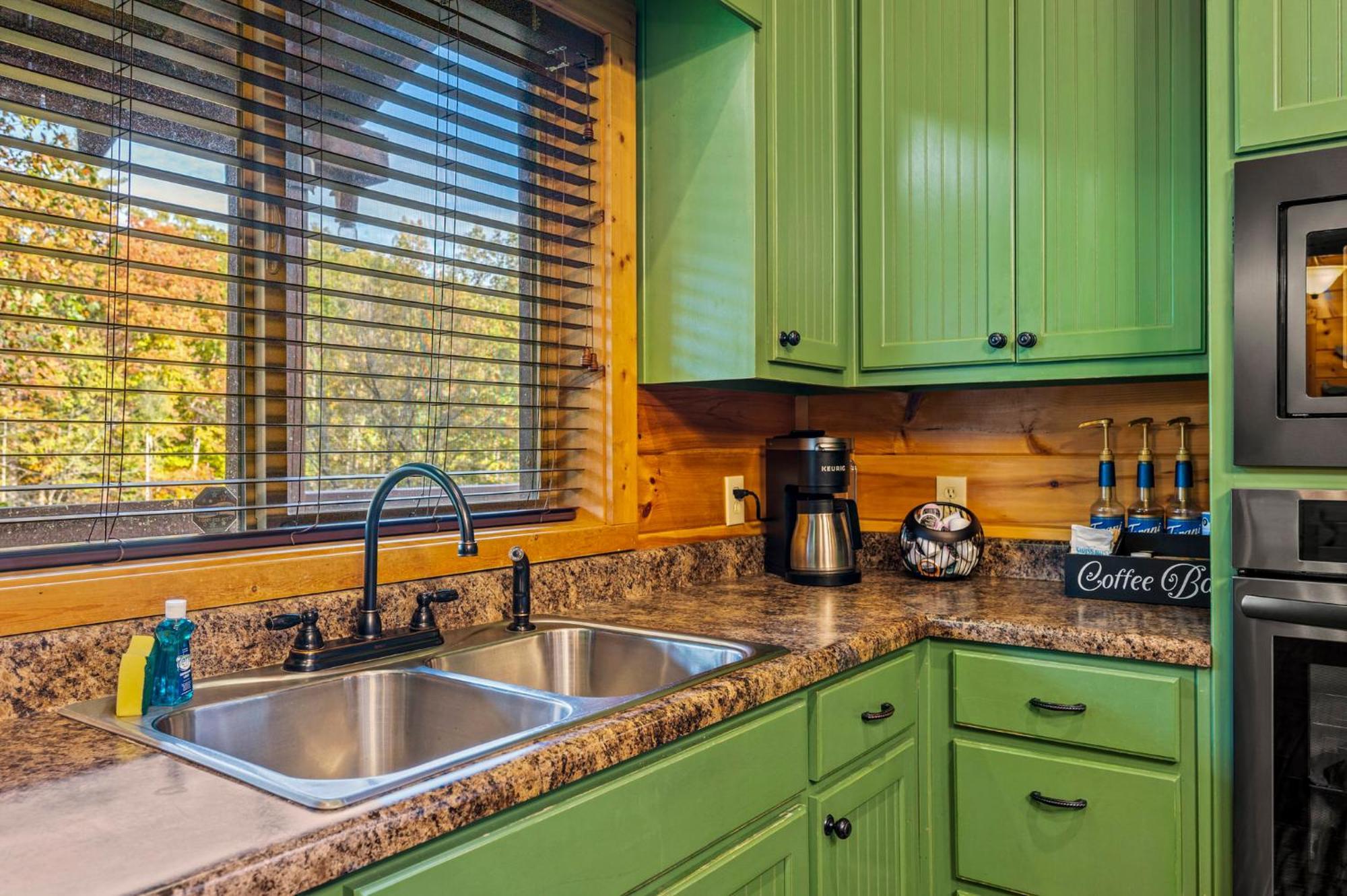 Relaxation Retreat - Pickleball Cabin - Wi-Fi, Fire Pit With Bar, Ev, Game Room, Hot Tub, Pool Access - Mins To Pf Sevierville Zewnętrze zdjęcie