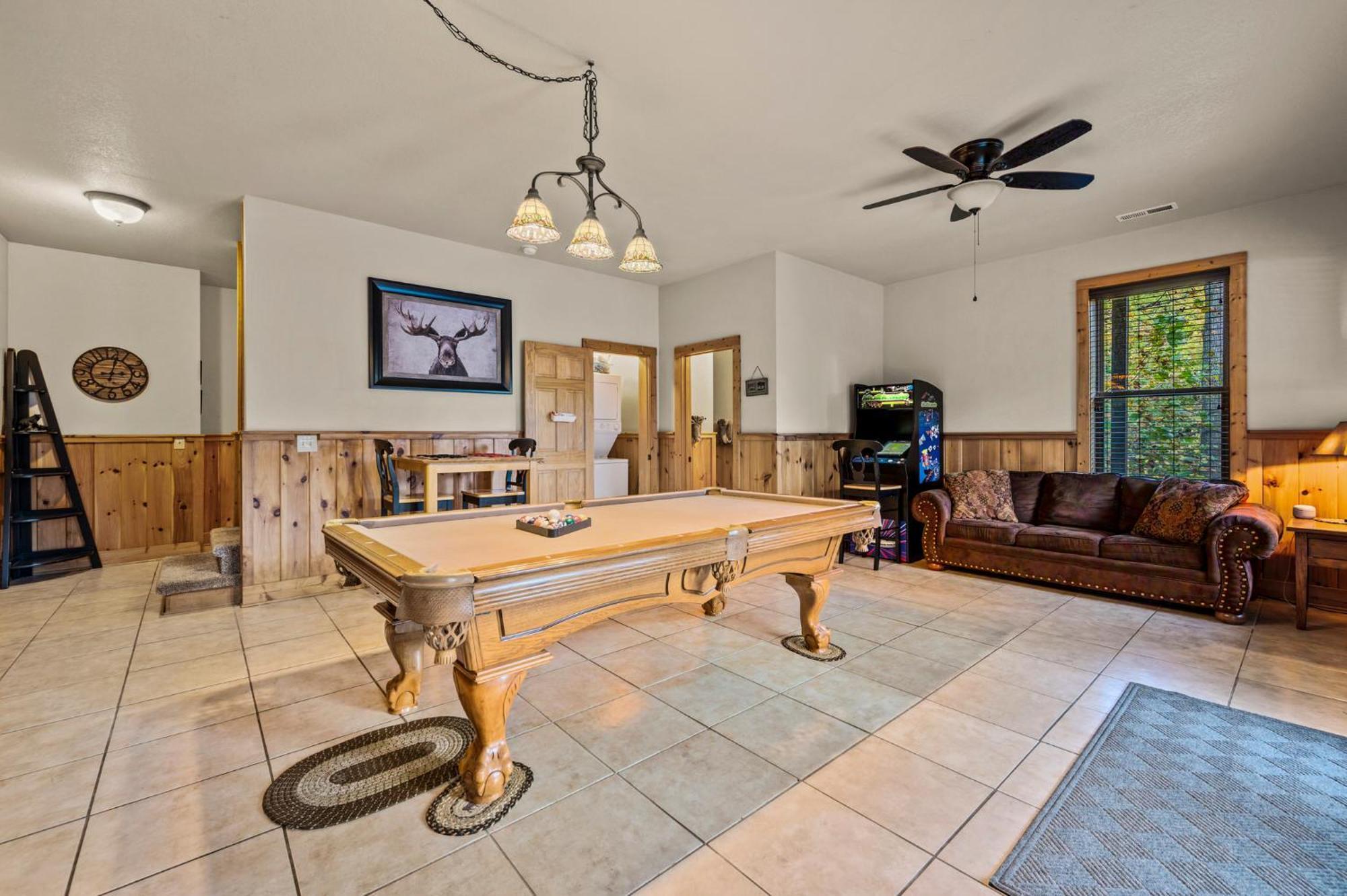 Relaxation Retreat - Pickleball Cabin - Wi-Fi, Fire Pit With Bar, Ev, Game Room, Hot Tub, Pool Access - Mins To Pf Sevierville Zewnętrze zdjęcie