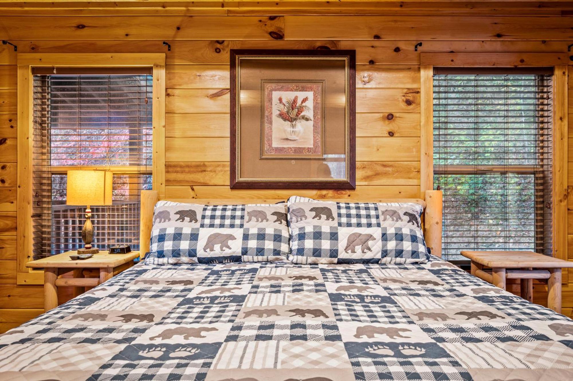 Relaxation Retreat - Pickleball Cabin - Wi-Fi, Fire Pit With Bar, Ev, Game Room, Hot Tub, Pool Access - Mins To Pf Sevierville Zewnętrze zdjęcie