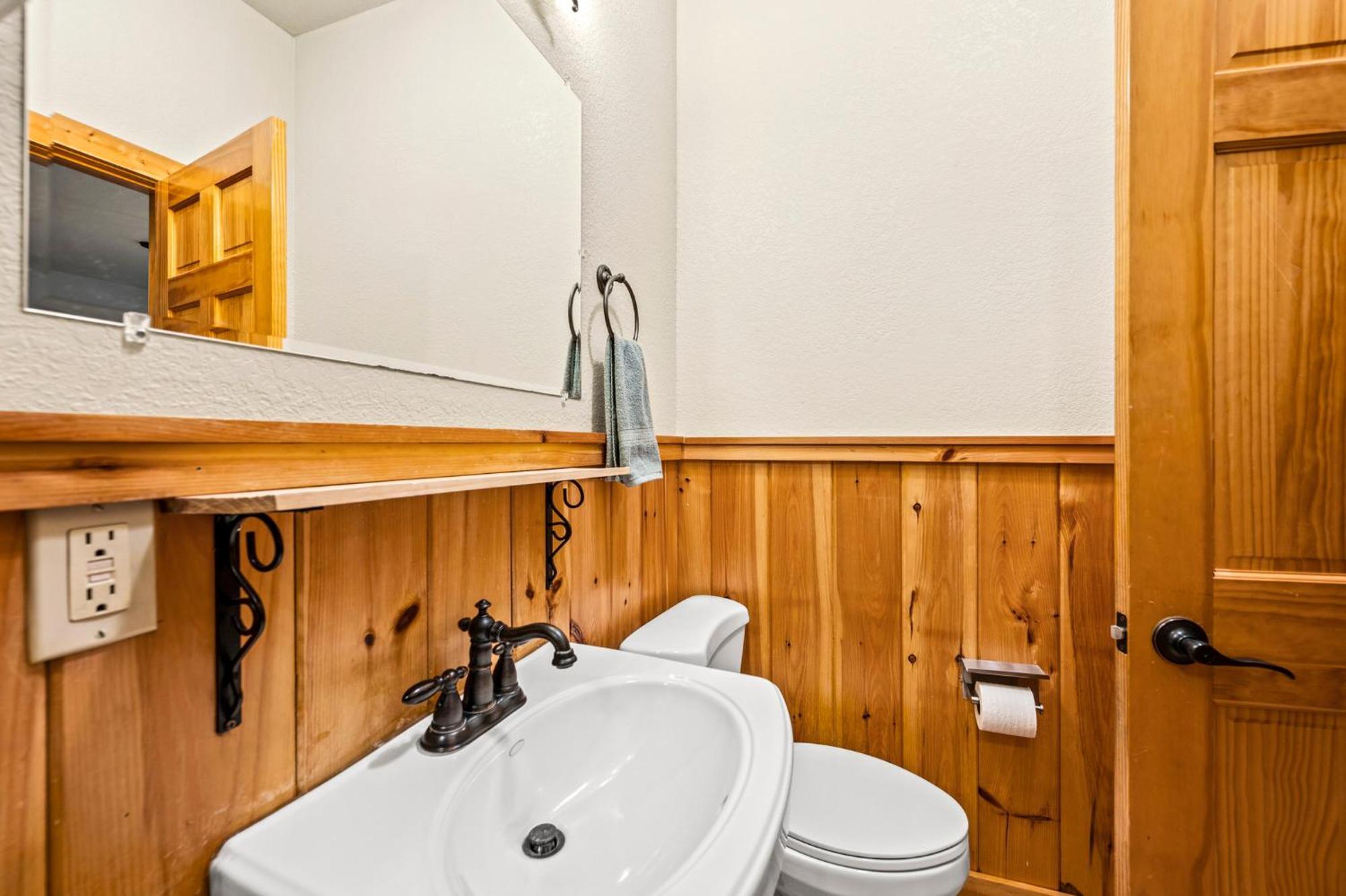Relaxation Retreat - Pickleball Cabin - Wi-Fi, Fire Pit With Bar, Ev, Game Room, Hot Tub, Pool Access - Mins To Pf Sevierville Zewnętrze zdjęcie