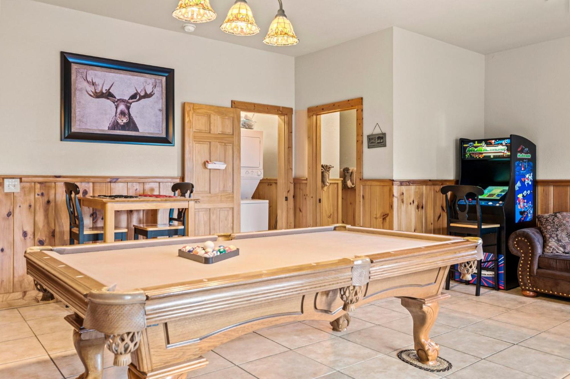 Relaxation Retreat - Pickleball Cabin - Wi-Fi, Fire Pit With Bar, Ev, Game Room, Hot Tub, Pool Access - Mins To Pf Sevierville Zewnętrze zdjęcie